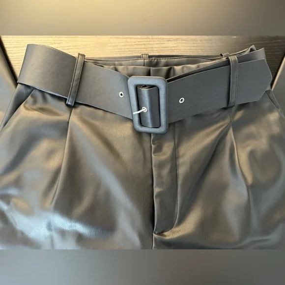 Zara Women's Faux Leather Black Cropped Pants - Picture 3 of 12